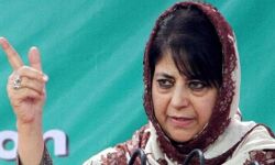 एनआईए सीबीआई ईडी के जरिये नहीं मुझसे राजनीतिक तरीके से लड़ें: महबूबा एनआईए सीबीआई ईडी के जरिये नहीं मुझसे राजनीतिक तरीके से लड़ें: महबूबा