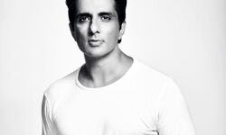 ट्यूमर से जूझ रही बच्ची की सर्जरी कराएंगे सोनू सूद ट्यूमर से जूझ रही बच्ची की सर्जरी कराएंगे सोनू सूद