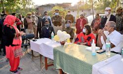 अनावश्यक रूप से लंबित न रहें जन समस्याएंः मंडलायुक्त अनावश्यक रूप से लंबित न रहें जन समस्याएंः मंडलायुक्त