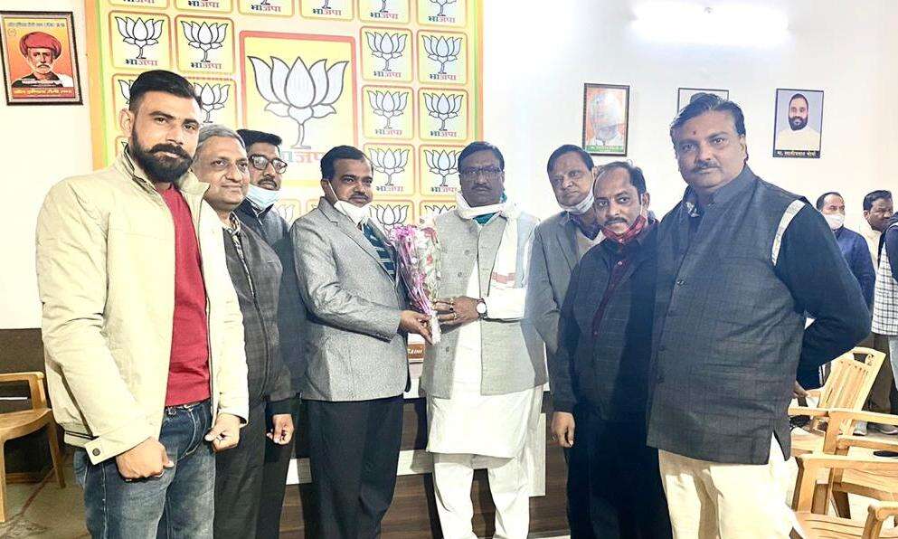 सुभाष चौहान के नेतृत्व में मंत्री से मिले दवा व्यापारी
