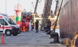 मछली पकड़ने वाले जहाज में लगी आग, तीन की मौत