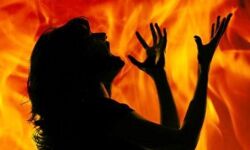 प्रेमी ने किया शादी से इंकार तो प्रेमिका ने लगाई आग प्रेमी ने किया शादी से इंकार तो प्रेमिका ने लगाई आग