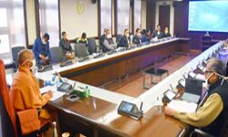 UK आदि से आए लोगों की जांच की जाए:योगी UK आदि से आए लोगों की जांच की जाए:योगी