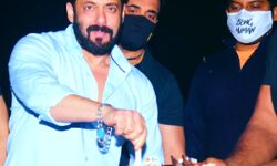 सलमान ने इस अंदाज़ में मनाया बर्थडे, देख बॉलीवुड स्टार्स भी दंग रहे सलमान ने इस अंदाज़ में मनाया बर्थडे, देख बॉलीवुड स्टार्स भी दंग रहे