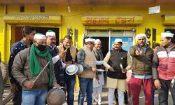 भाकियू ने ताली व थाली बजाकर किया कृषि कानूनों का विरोध