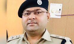 कमरा नं. 404 के टाॅयलेट से मिला शव