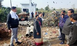 चेयरपर्सन की कर्तव्य परायणता को नहीं रोक पाई ठंडी हवाएं चेयरपर्सन की कर्तव्य परायणता को नहीं रोक पाई ठंडी हवाएं