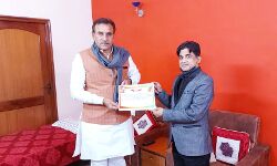 MLA ने डूडा परियोजना अधिकारी के कार्यो की सराहना कर दिया प्रशस्ति पत्र MLA ने डूडा परियोजना अधिकारी के कार्यो की सराहना कर दिया प्रशस्ति पत्र