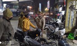 मास्क ना पहनने वालों के पुलिस ने काटे चालान मास्क ना पहनने वालों के पुलिस ने काटे चालान