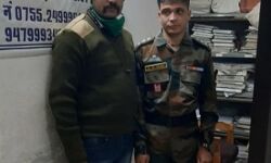 पैराकमांडो बनकर पहुंचा प्रेमिका से मिलने, खुफिया टीम ने पकड़ा