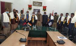 समारोह में मिले सम्मान से विदा हो रहे पुलिसकर्मियों की आंखे भर आई