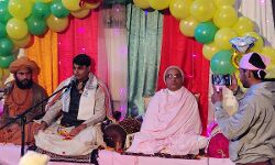 अवतरण दिवस पर बही भजन गंगा में श्रद्धालुओं ने लगाये गोते अवतरण दिवस पर बही भजन गंगा में श्रद्धालुओं ने लगाये गोते