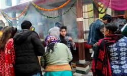 साईं धाम पर लगी भक्तों की भीड़