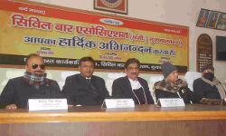 सिविल बार संघ के सदस्यों ने शपथ लेकर संभाला दायित्व