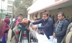 बुढ़ाना MLA उमेश मलिक ने किए कम्बल वितरण बुढ़ाना MLA उमेश मलिक ने किए कम्बल वितरण