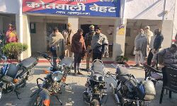 चोरी की बाईकों के साथ तीन गिरफ्तार