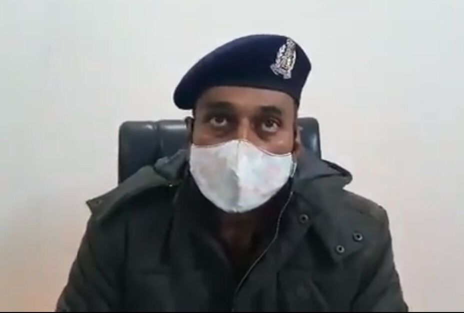 तस्करी में लिप्त महिला 230 कछुओं के साथ गिरफ्तार तस्करी में लिप्त महिला 230 कछुओं के साथ गिरफ्तार