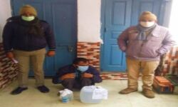 कच्ची शराब के साथ तस्कर गिरफ्तार