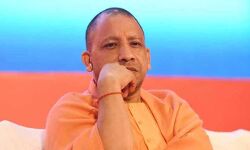 28 साल बाद आज अपने घर रात बिताएंगे योगी - परिवार में खुशी का माहौल 28 साल बाद आज अपने घर रात बिताएंगे योगी - परिवार में खुशी का माहौल