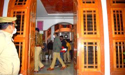 पुलिस का चला हंटर- 75 करोड़ की सम्पत्ति जब्त पुलिस का चला हंटर- 75 करोड़ की सम्पत्ति जब्त