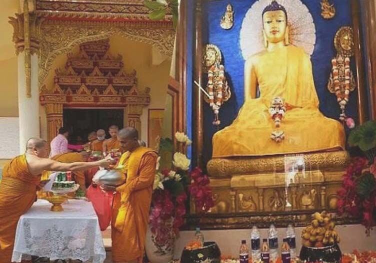 विश्वशांति के लिए बौद्ध भिक्षुओं ने की विशेष पूजा-अर्चना