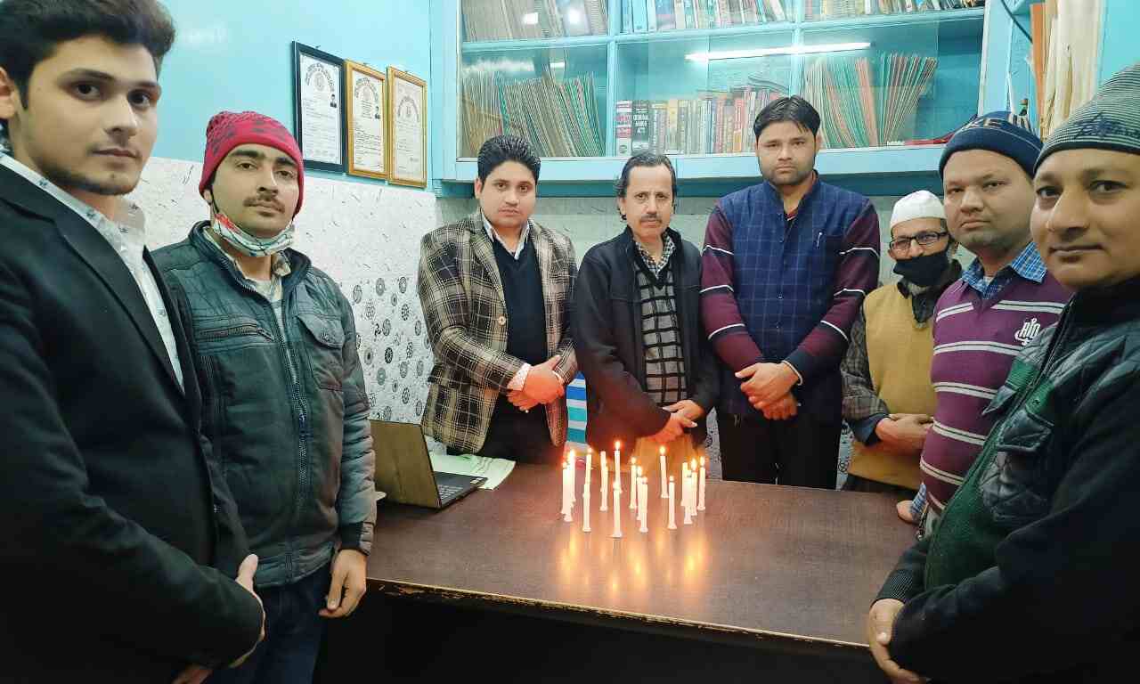 श्मशान घाट हादसे में मारे गये लोगों को दी श्रद्धांजलि