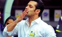 सलमान खान ने किया सुपर हॉट अभिनेत्री को सरेआम प्रपोज