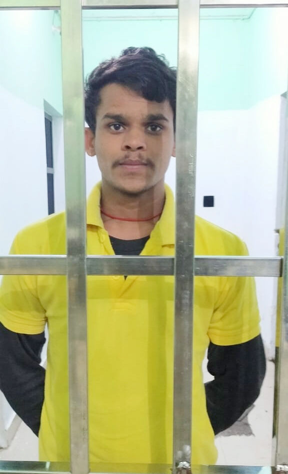 अश्लील कमेंट करने वाला मनचला गिरफ्तार अश्लील कमेंट करने वाला मनचला गिरफ्तार