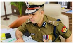 IPS बेटे के ADG बनने पर मां ने किया सैल्यूट IPS बेटे के ADG बनने पर मां ने किया सैल्यूट