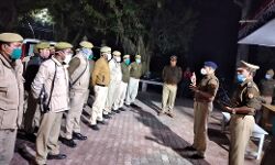 लखनऊ के थाने में पुलिस का सम्मेलन लखनऊ के थाने में पुलिस का सम्मेलन