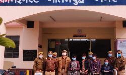 घरों के कुंडे उखाडकर लाखों का जखीरा जमा करने वाले गिरफ्तार घरों के कुंडे उखाडकर लाखों का जखीरा जमा करने वाले गिरफ्तार