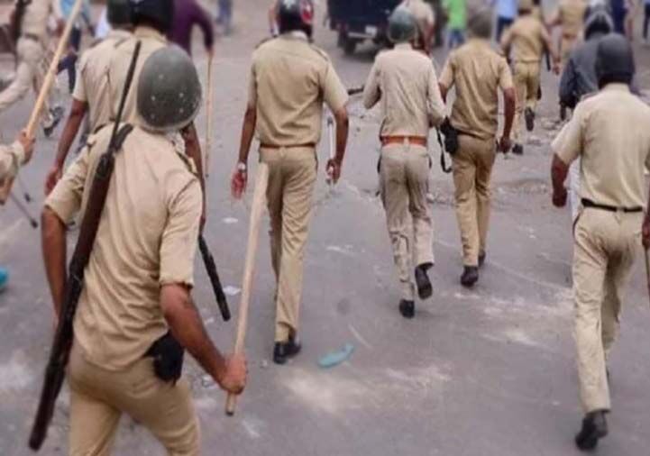 दुर्घटना से मौत के बाद पुलिस पर पथराव