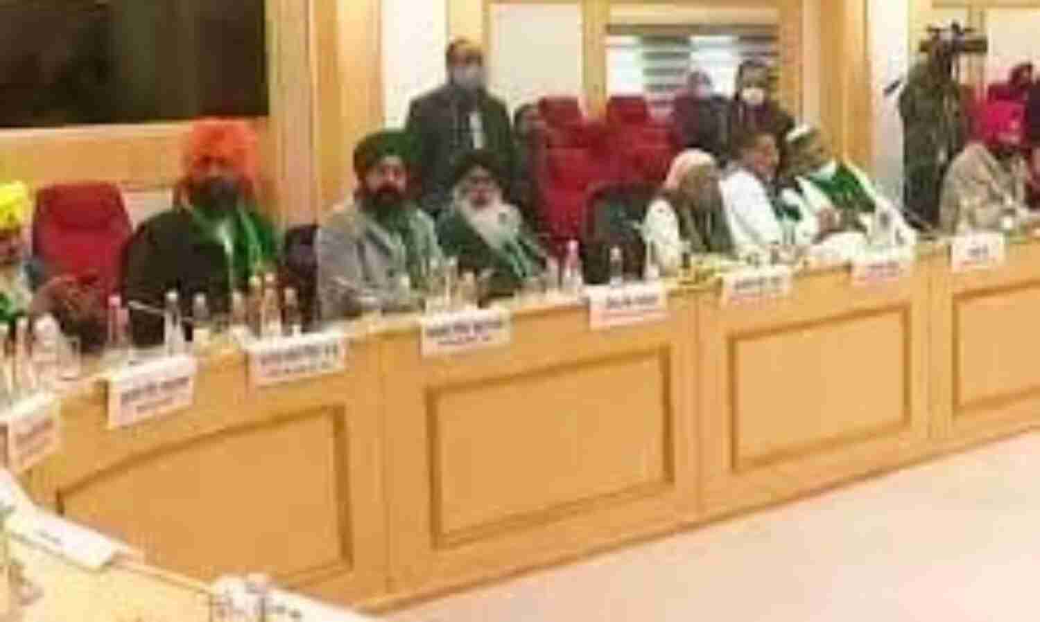 सरकार के साथ शुरू हुई किसानों की आठवें दौर की बातचीत