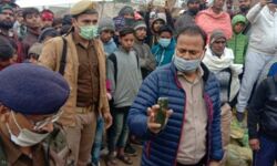 जहरीली शराब से मौत मामले में इंस्पेक्टर समेत तीन सस्पेंड जहरीली शराब से मौत मामले में इंस्पेक्टर समेत तीन सस्पेंड