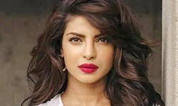 प्रियंका ने तोड़ा लॉकडाउन नियम प्रियंका ने तोड़ा लॉकडाउन नियम