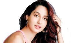 नोरा फतेही की बात पर हंस पड़ीं करीना