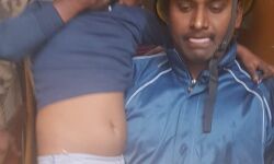 आग में फंसे परिवार को बचाने को मौत से जूझ गई पुलिस आग में फंसे परिवार को बचाने को मौत से जूझ गई पुलिस