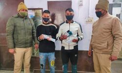 पुलिस ने फोन स्नेचरों को किया गिरफ्तार पुलिस ने फोन स्नेचरों को किया गिरफ्तार