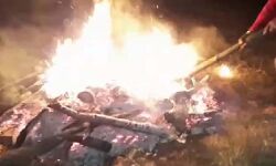 चिता से निकाली अधजली लाश चिता से निकाली अधजली लाश