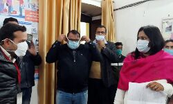 ड्राई रन टेस्ट में डीएम ने देखी कोविड -19 कंट्रोल रूम की व्यवस्था ड्राई रन टेस्ट में डीएम ने देखी कोविड -19 कंट्रोल रूम की व्यवस्था