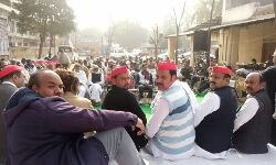 भाजपा, कांग्रेस छोड़कर आये नेताओं से हुई सपा के कुनबे में बढोतरी भाजपा, कांग्रेस छोड़कर आये नेताओं से हुई सपा के कुनबे में बढोतरी