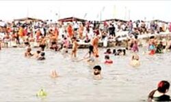 कोरोना पर भारी पड़ा आस्था का संकल्प, 10 लाख श्रद्धालुओं ने लगाई डुबकी