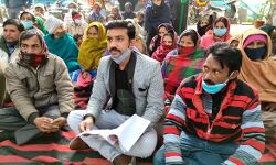 समस्याओं को लेकर सविप्रा कार्यालय पर किया प्रदर्शन समस्याओं को लेकर सविप्रा कार्यालय पर किया प्रदर्शन