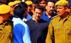 अचानक कोर्ट में क्यों पेश हुए सलमान खान अचानक कोर्ट में क्यों पेश हुए सलमान खान