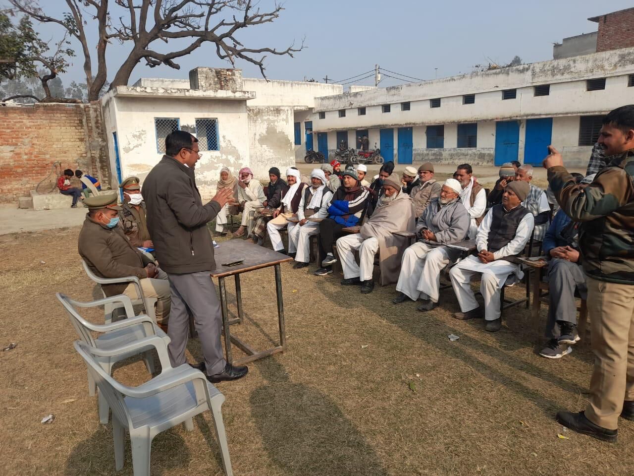आपसी विवाद के चक्कर में शिक्षारत बच्चों का भविष्य बर्बाद ना करें- जयेन्द्र आपसी विवाद के चक्कर में शिक्षारत बच्चों का भविष्य बर्बाद ना करें- जयेन्द्र