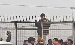 खुद को मिटाने हनुमान सेतु पहुंचा युवक खुद को मिटाने हनुमान सेतु पहुंचा युवक