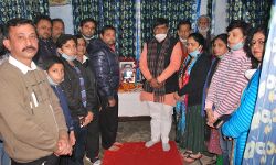 शूटिंग चैम्पियन के घर श्रद्धांजलि देने पहुंचे समाजसेवी मनीष चौधरी शूटिंग चैम्पियन के घर श्रद्धांजलि देने पहुंचे समाजसेवी मनीष चौधरी