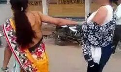 महिला मित्र के साथ डोसे के मजे लूट रहे पति को पत्नी ने कूटा