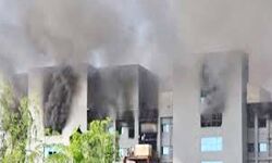 सीरम इंस्टीट्यूट के एक कक्ष में फिर लगी आग सीरम इंस्टीट्यूट के एक कक्ष में फिर लगी आग