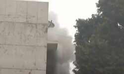 ITO इलाके की एक इमारत में लगी आग ITO इलाके की एक इमारत में लगी आग